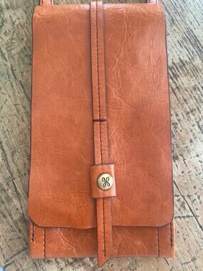 Hobo Token Leather Crossbody Smartphone Wallet